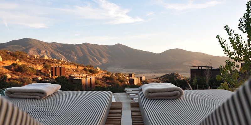 Boutique Hotels vs Chains: Competing Effectively